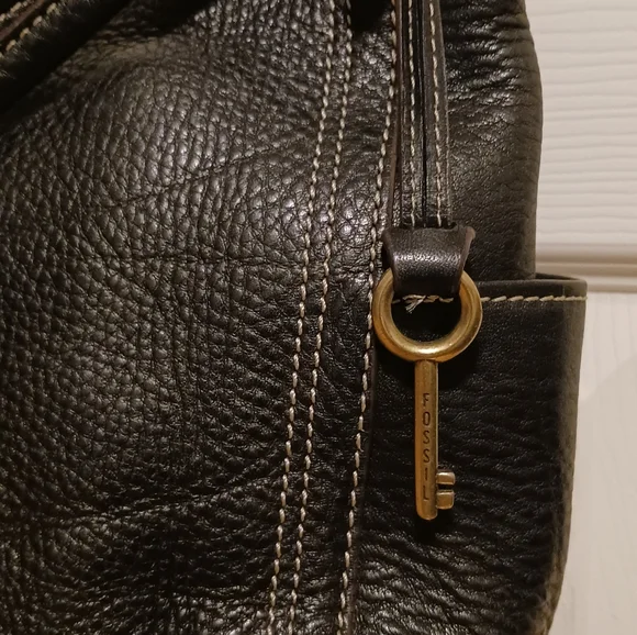 Fossil Vintage Black Pebbled Leather Shoulder Bag 75082 Key Charm Snap Closure - Picture 4 of 12